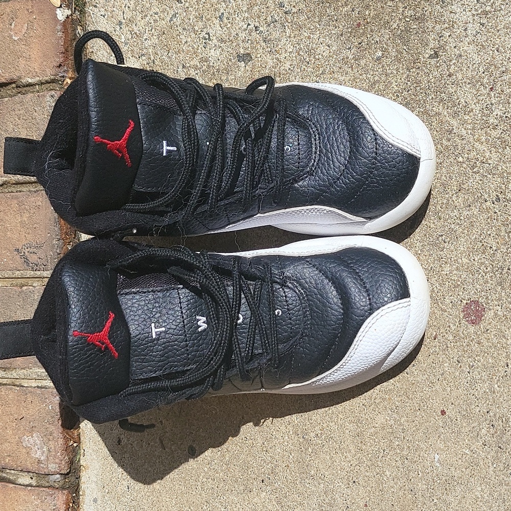 Boys Jordan's 2's